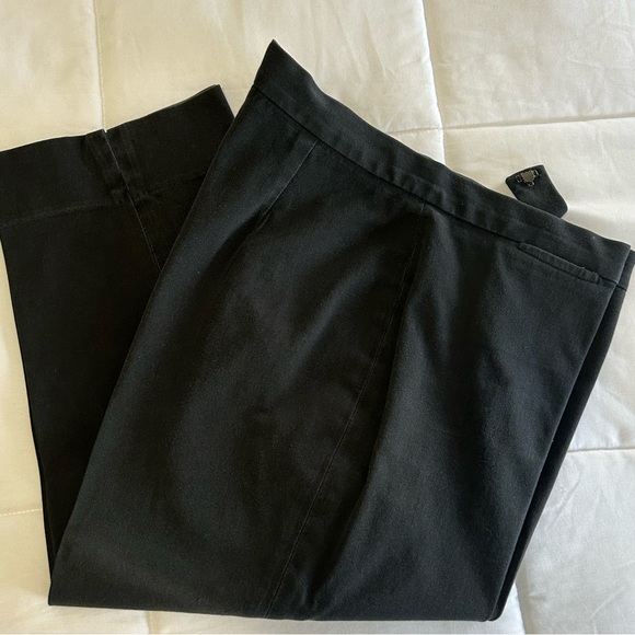 Jones New York Pants - Jones of New York black Capri; Size 14